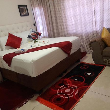 Bed and Breakfast Rest & Digest à Serowe Extérieur photo