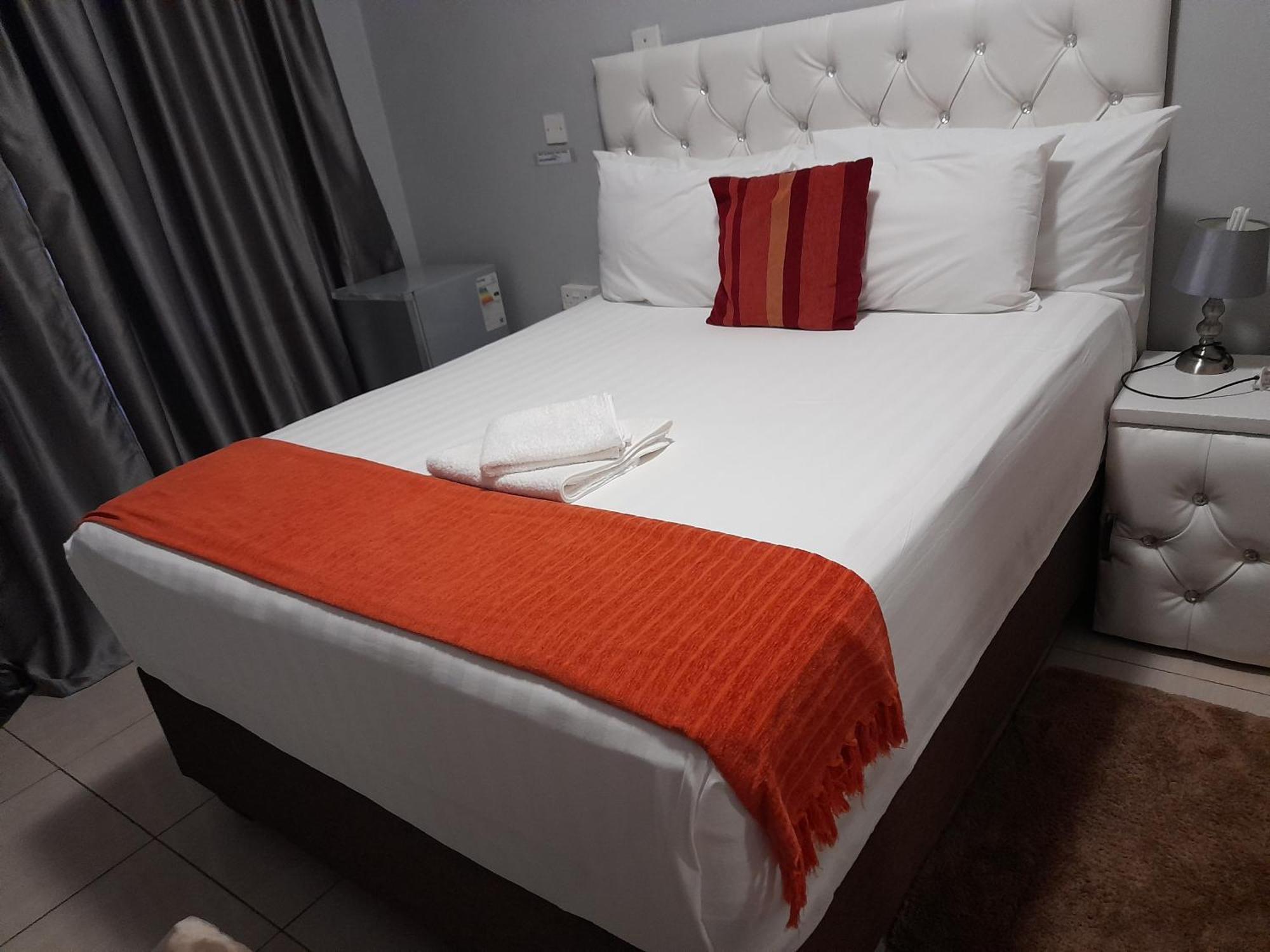 Bed and Breakfast Rest & Digest à Serowe Extérieur photo