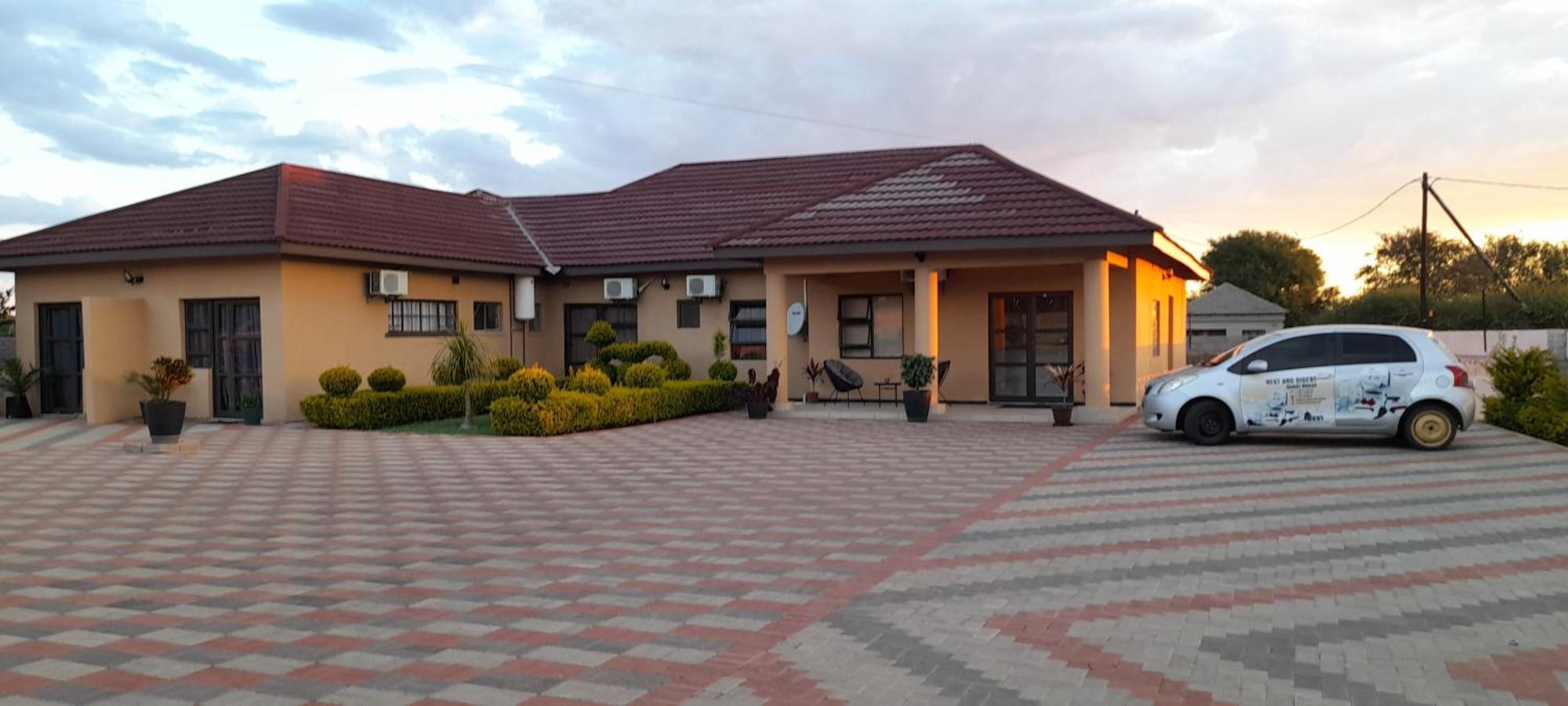 Bed and Breakfast Rest & Digest à Serowe Extérieur photo