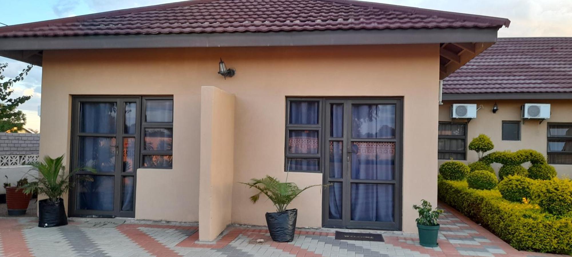 Bed and Breakfast Rest & Digest à Serowe Extérieur photo