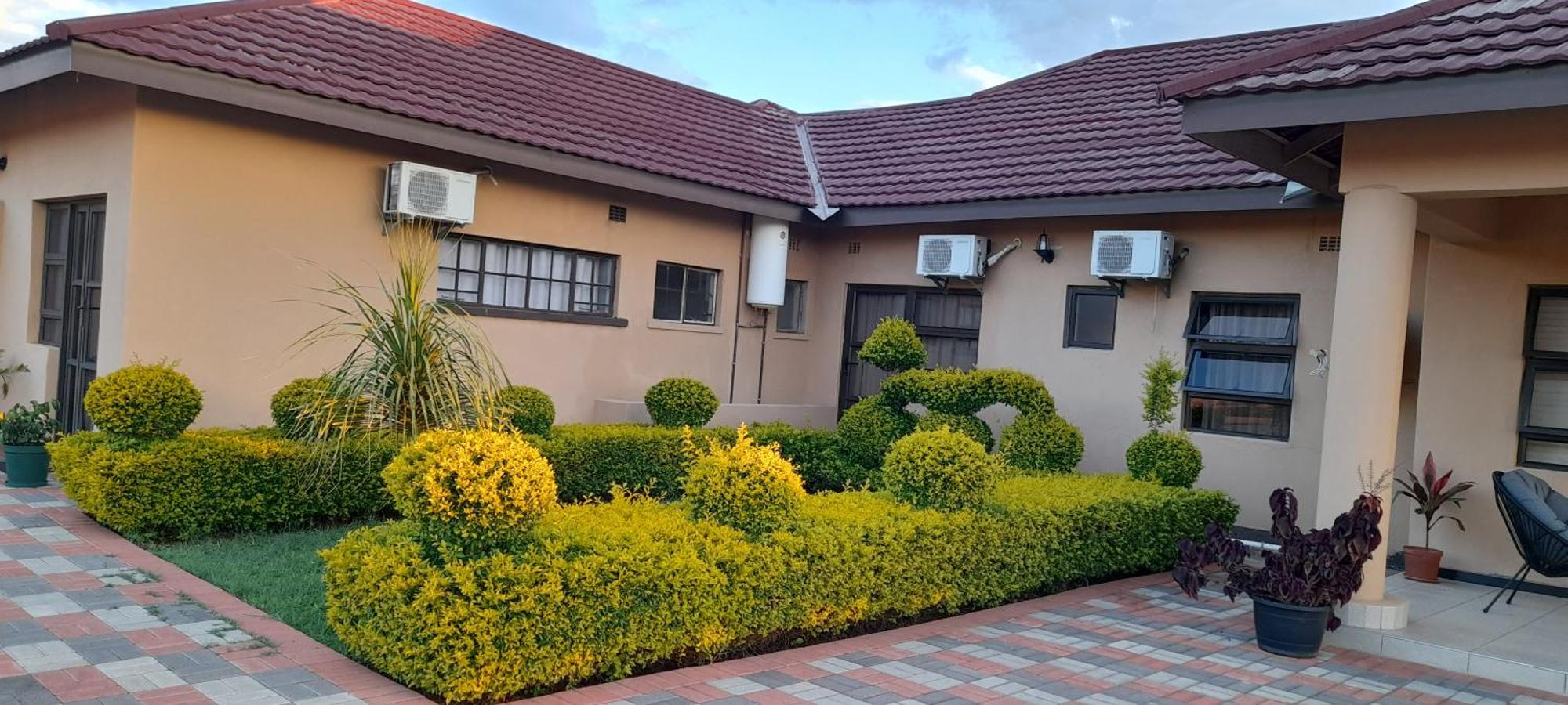 Bed and Breakfast Rest & Digest à Serowe Extérieur photo